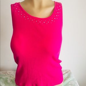 Lady’s sleeveless tank top